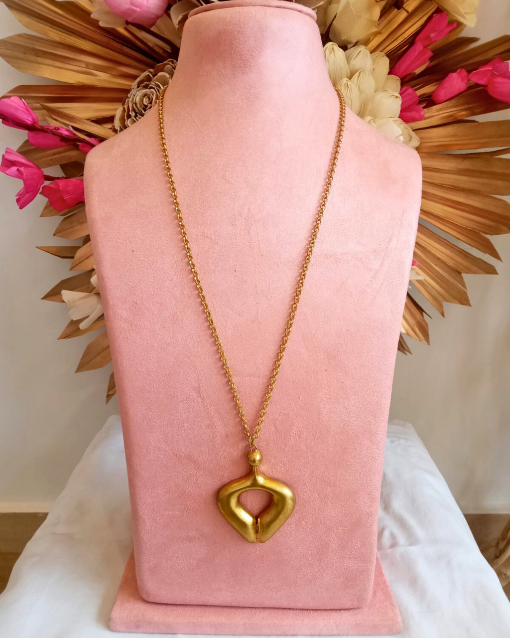 Minimal Gold Abstract Pendant Necklace