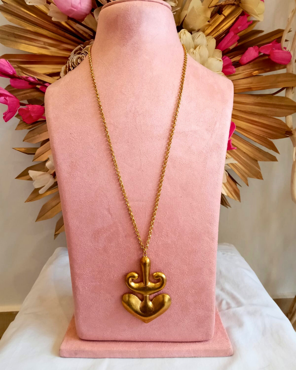 Gold Artistic Heart Pendant Necklace