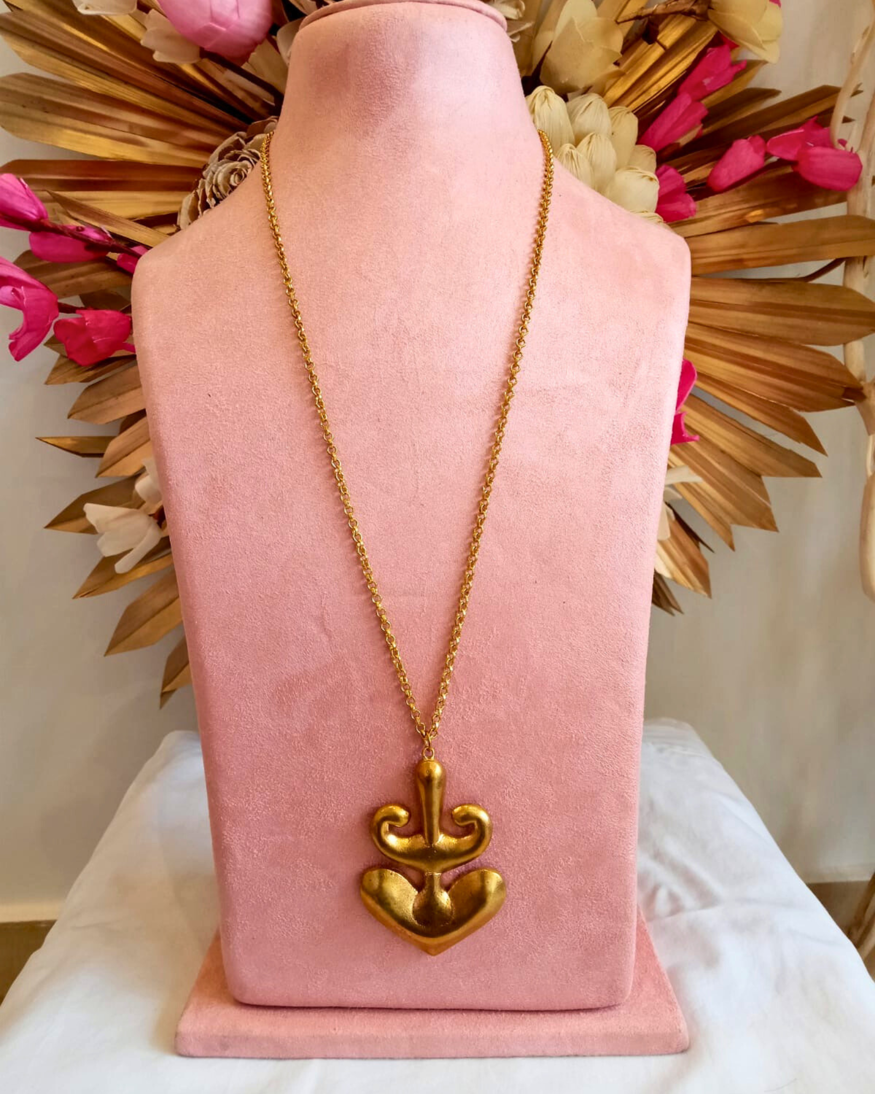 Gold Artistic Heart Pendant Necklace
